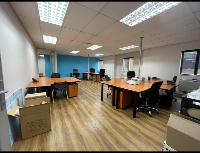 257M² OFFICE FOR SALE IN LYME PARK